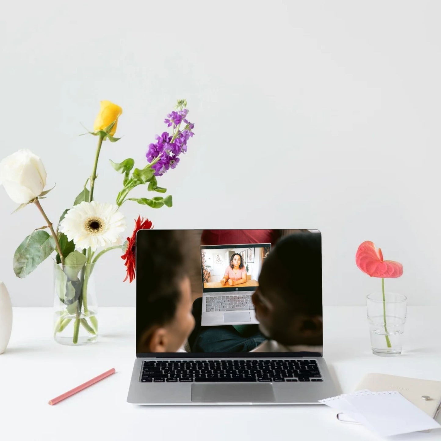 Ik bied een bevalcursus aan waarbij ik uitga van jouw kracht. Na mijn informatieve en praktische bevalcursus kunnen jij en je geboortepartner elkaar dragen.
Mijn missie is dat vrouwen en hun geboortepartners een positieve bevalervaring hebben.
Dat het een ervaring is geweest waar je sterker uitkomt. Ook als het niet loopt zoals je van te voren hebt bedacht.