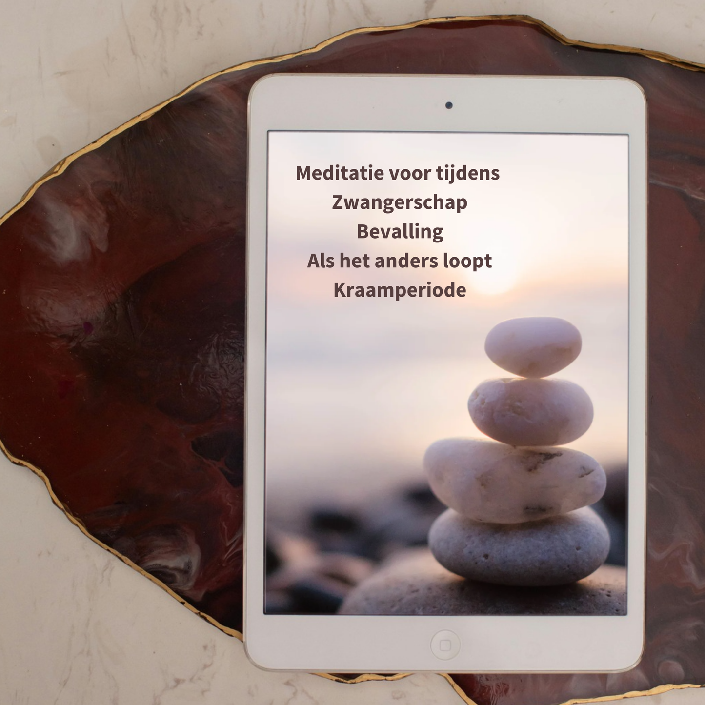 Het moederschap begint al tijdens je zwangerschap en brengt naast mooie momenten soms ook onrust, zorgen en stress met zich mee. Deze uitgebreide meditaties helpen je om uit je hoofd te komen, spanning los te laten en volledig in het moment te zijn – of je nu zwanger bent, moet bevallen of in de intense kraamtijd zit.